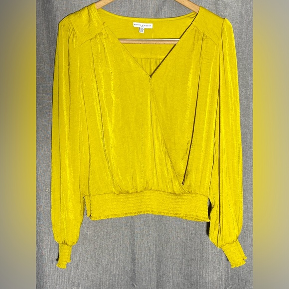 Tops - Snap closure long sleeved blouse